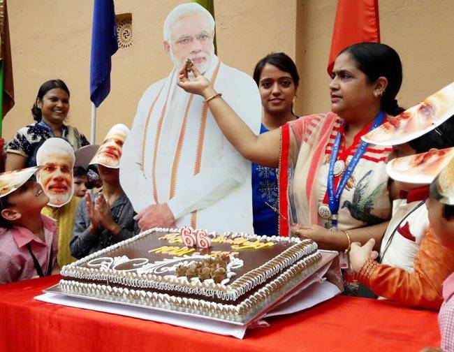 PM मोदी के बर्थडे की ये हैं 10 खास तस्वीरें