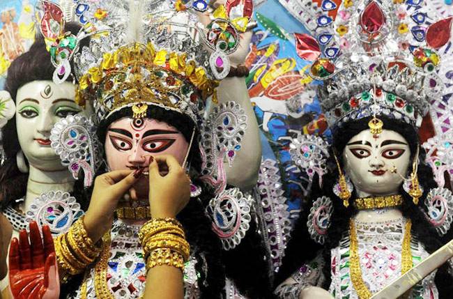 आ गए नवरात्र, चढ़ाएं मां को लाल चुनरी और...