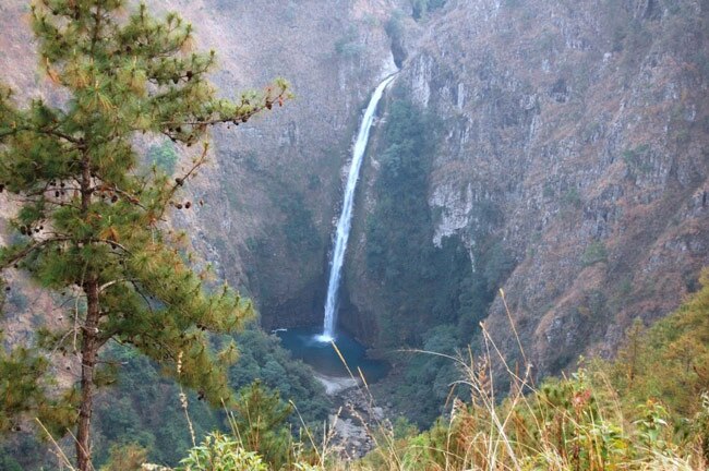 प्रकृति प्रेमी हैं तो इन 10 खूबसूरत जगहों को जरूर देखें...