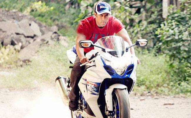 सलमान की तरह दिखाना है बाइक का टशन तो इंतजार करें इन बाइक्स का...