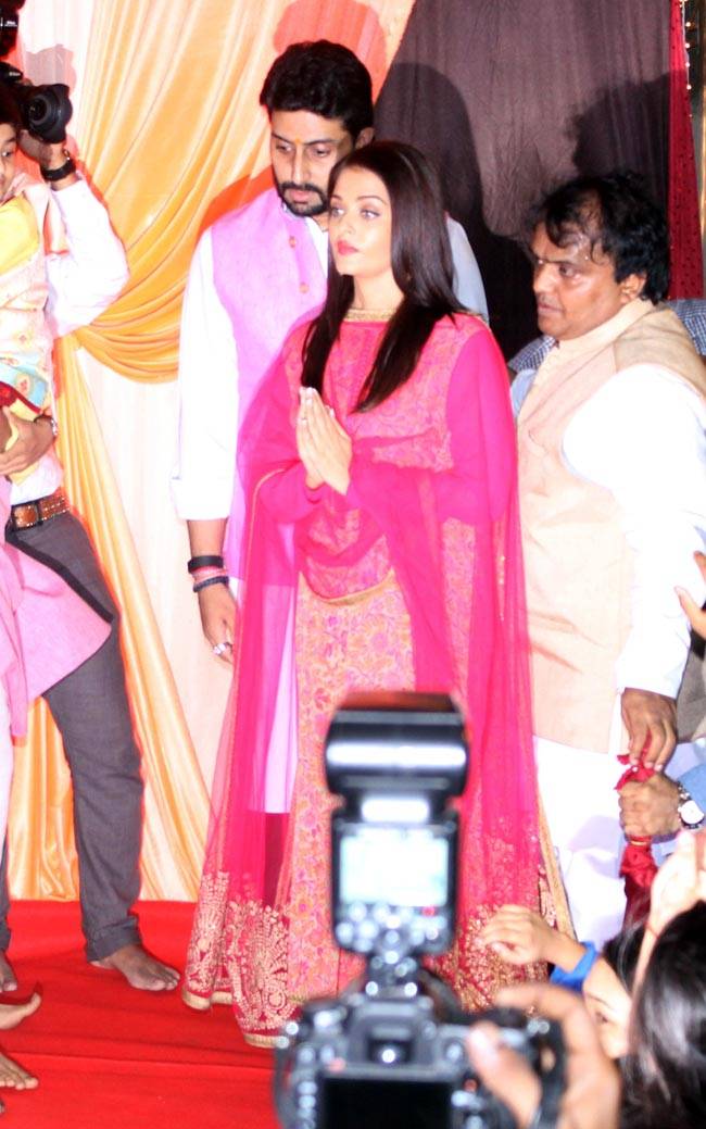 गणपति बप्पा के दरबार में पहुंचे अभिषेक बच्चन और ऐश्वर्या...