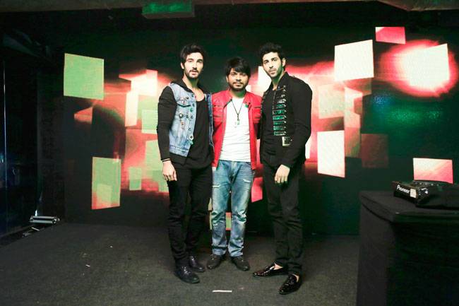 'तुम बिन 2' के गाने की शूटिंग की तस्वीरें आईं सामने...