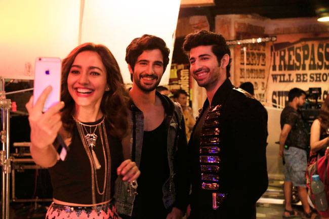 'तुम बिन 2' के गाने की शूटिंग की तस्वीरें आईं सामने...