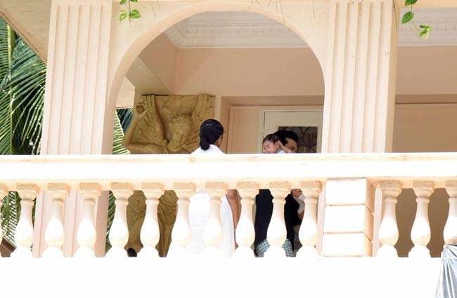 Cute बेटे लक्ष्‍य के साथ पापा तुषार की पहली तस्‍वीर आई सामने