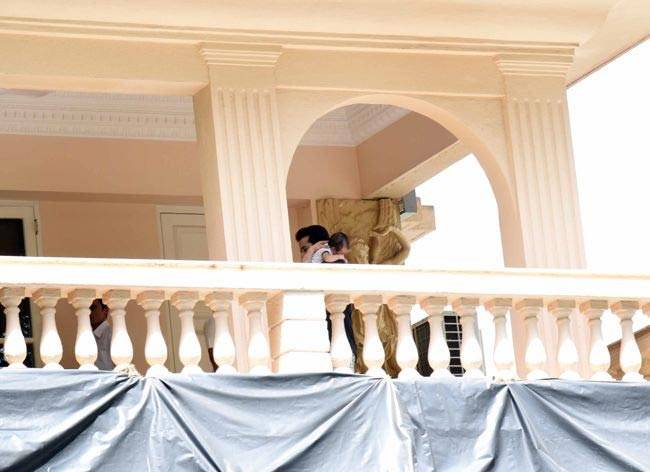 Cute बेटे लक्ष्‍य के साथ पापा तुषार की पहली तस्‍वीर आई सामने