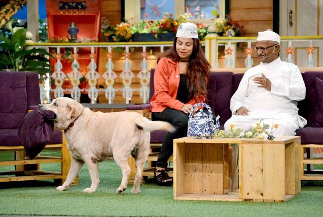 कपिल के शो पर अन्ना हजारे संग नानी का फ्लर्ट