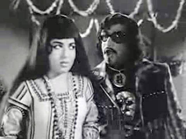 इन 10 फिल्मों की वजह से अमर रहेंगी अम्मा