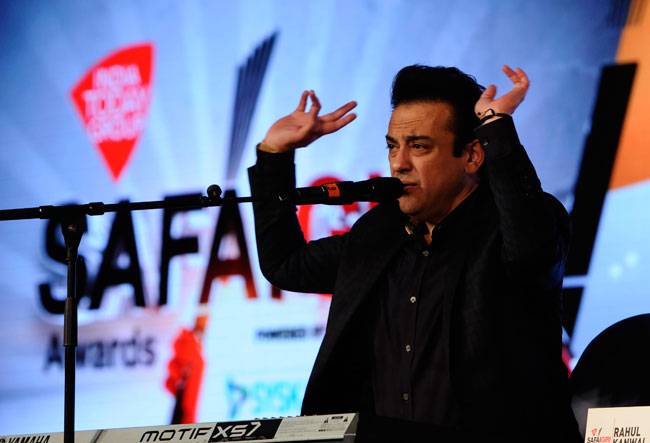 #Safaigiri16: सुखविंदर ने अपने गानों से समां बांध किया 'चक दे इंडिया'