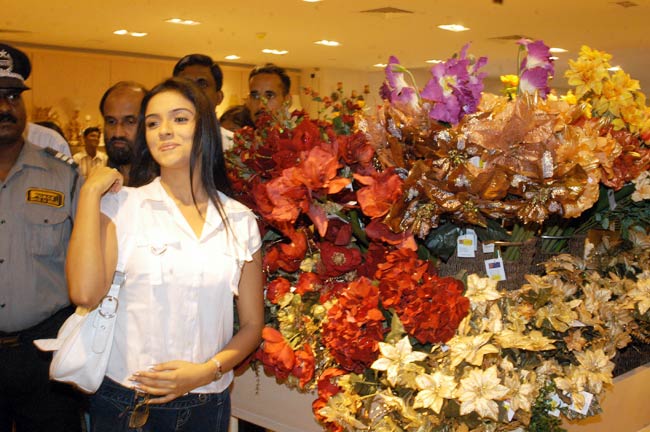 'गजनी' गर्ल असिन थोट्टूमकल को Happy Birthday...