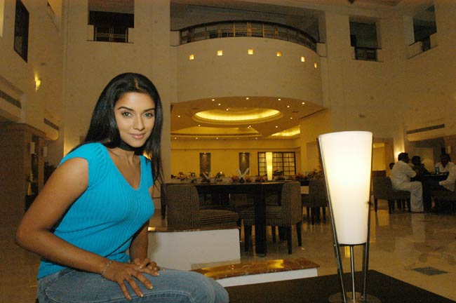 'गजनी' गर्ल असिन थोट्टूमकल को Happy Birthday...