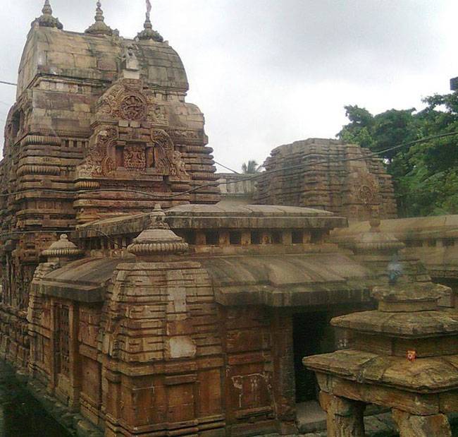 इस मंदिर में होती है मां के शक्ति रूप की पूजा...