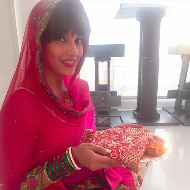 बॉलीवुड ब्यूटीज ने इस अंदाज में मनाया करवा चौथ