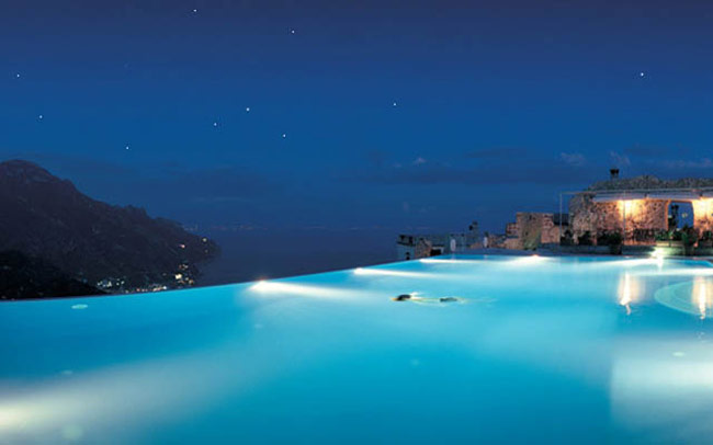 दुनिया के सबसे खूबसूरत स्व‌िम‌‌िंग पूल