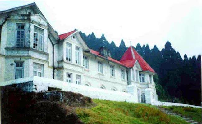 दूर्गा पूजा के लिए मशहूर बंगाल की झूमने वाली 9 जगहें...