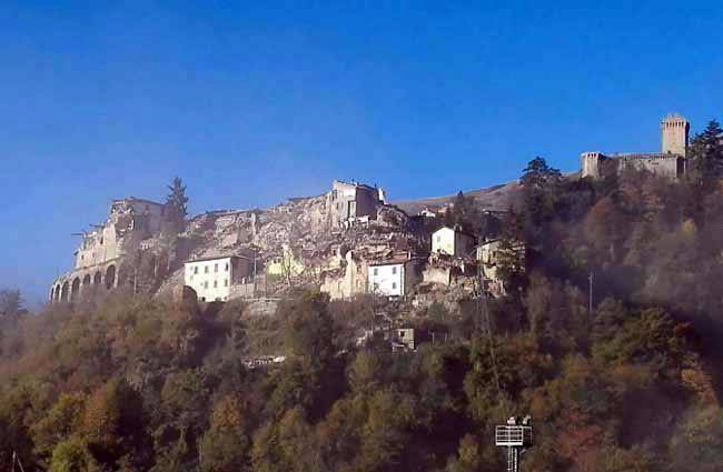 इटली में भूकंप से मची तबाही, देखें भयावह तस्वीरें