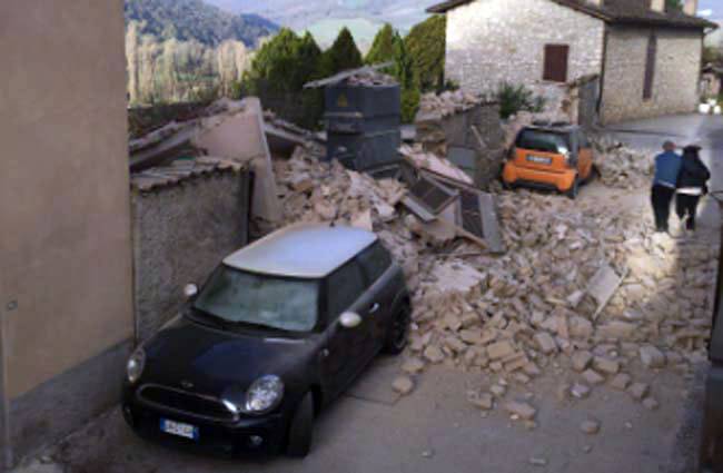 इटली में भूकंप से मची तबाही, देखें भयावह तस्वीरें