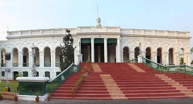 दूर्गा पूजा के लिए मशहूर बंगाल की झूमने वाली 9 जगहें...