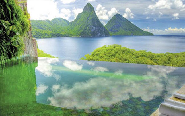 दुनिया के सबसे खूबसूरत स्व‌िम‌‌िंग पूल