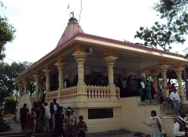 इस मंदिर में होती है मां के शक्ति रूप की पूजा...