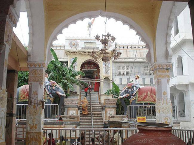 इस मंदिर में होती है मां के शक्ति रूप की पूजा...