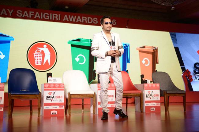 #Safaigiri16: सुखविंदर ने अपने गानों से समां बांध किया 'चक दे इंडिया'