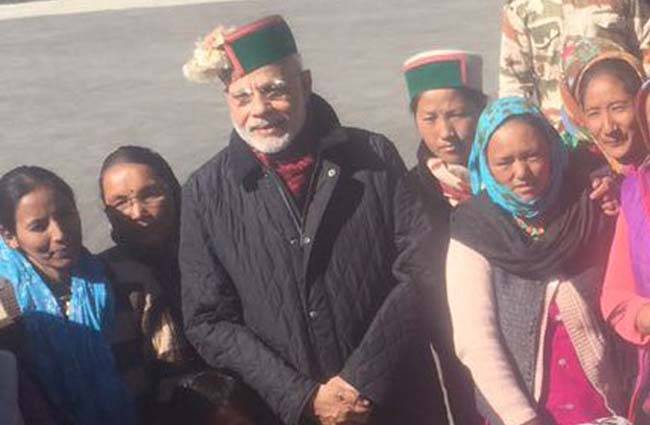 सीमा पर जवानों के साथ पीएम मोदी की दिवाली