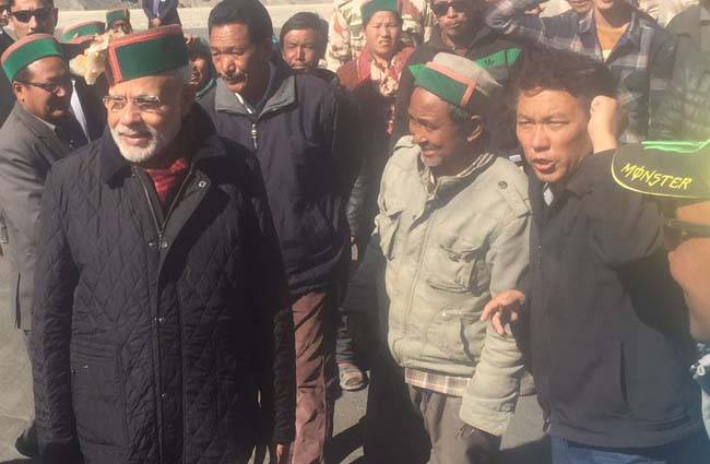 सीमा पर जवानों के साथ पीएम मोदी की दिवाली