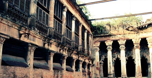 दूर्गा पूजा के लिए मशहूर बंगाल की झूमने वाली 9 जगहें...