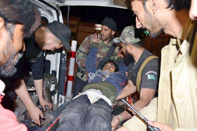 PAK: पुलिस ट्रेनिंग सेंटर में आतंकियों ने आधी रात को मचाई तबाही