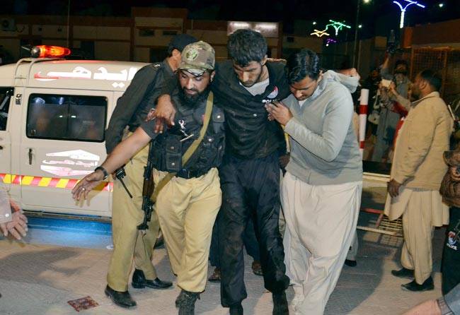 PAK: पुलिस ट्रेनिंग सेंटर में आतंकियों ने आधी रात को मचाई तबाही