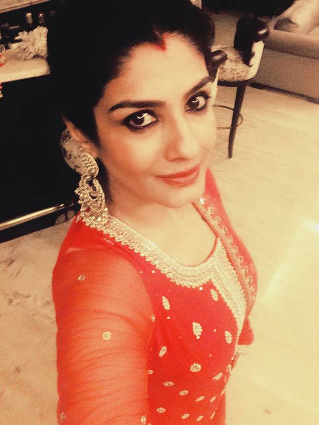 बॉलीवुड ब्यूटीज ने इस अंदाज में मनाया करवा चौथ