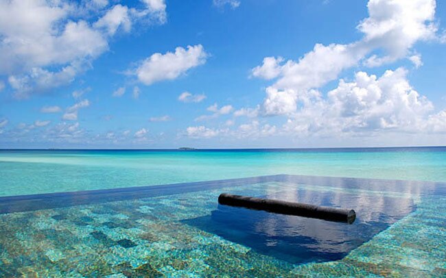 दुनिया के सबसे खूबसूरत स्व‌िम‌‌िंग पूल