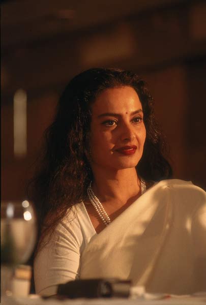 Happy Birthday: आज भी रेखा की आंखों के मस्ताने हजारों हैं...