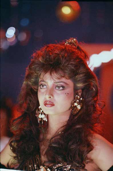 Happy Birthday: आज भी रेखा की आंखों के मस्ताने हजारों हैं...