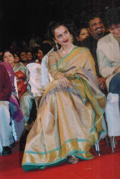 Happy Birthday: आज भी रेखा की आंखों के मस्ताने हजारों हैं...