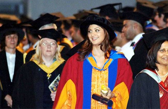 बॉलीवुड में भी डॉक्टर्स की कमी नहीं...