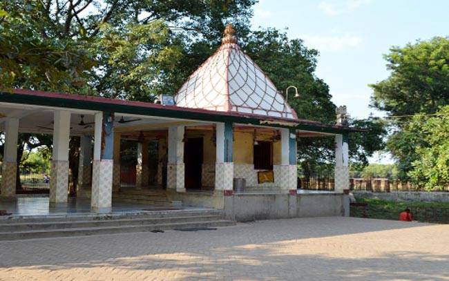 दूर्गा पूजा के लिए मशहूर बंगाल की झूमने वाली 9 जगहें...