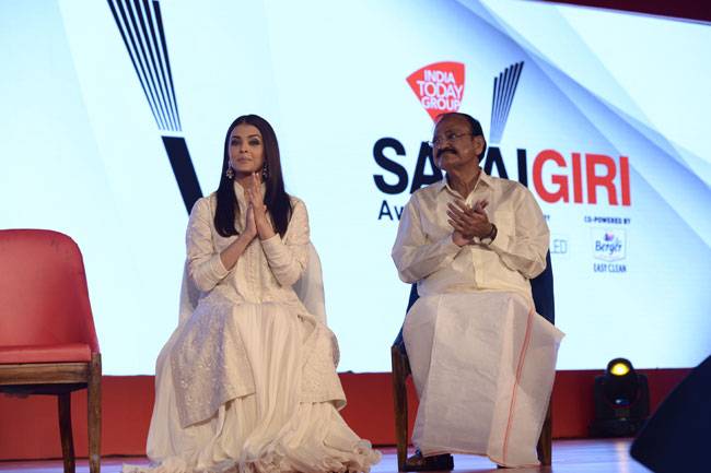 ऐश्वर्या-वेंकैया के साथ 'सफाईगीरी'!