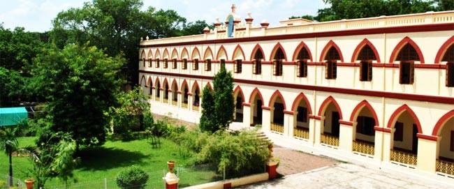 दूर्गा पूजा के लिए मशहूर बंगाल की झूमने वाली 9 जगहें...