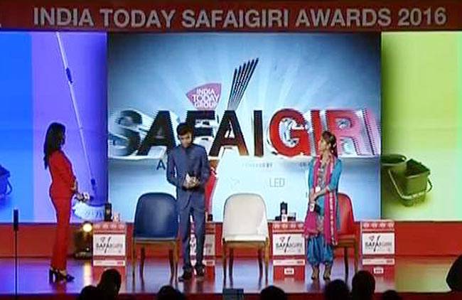 #Safaigiri16: सुखविंदर ने अपने गानों से समां बांध किया 'चक दे इंडिया'