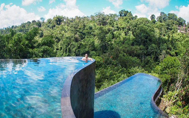 दुनिया के सबसे खूबसूरत स्व‌िम‌‌िंग पूल