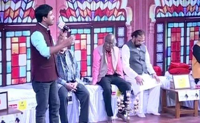 मशहूर शायर राहत इंदौरी ने युवाओं के लिए पढ़े ये बेहतरीन शेर