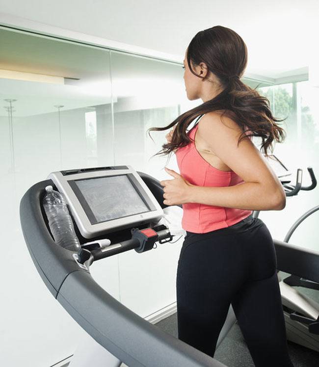ट्रेडमिल पर वर्कआउट करते समय इन बातों का रखें ध्यान...