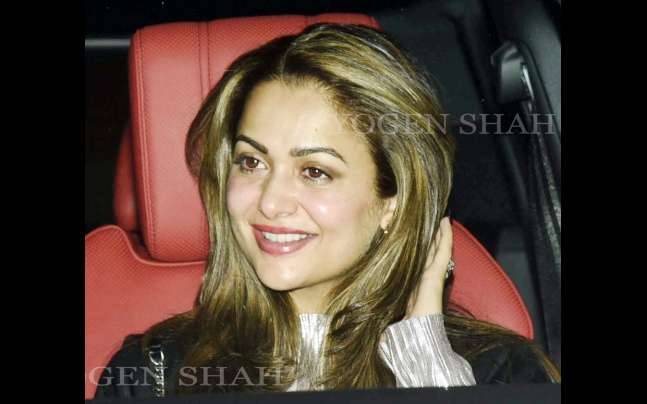 बह‍न अर्पिता को शादी की सालगिरह पर बधाई देने पहुंचे सलमान