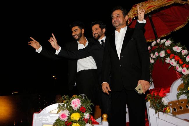 भांगड़े के साथ अनिल कपूर और अर्जुन कपूर ने की 'मुबारकां' की शुरुआत