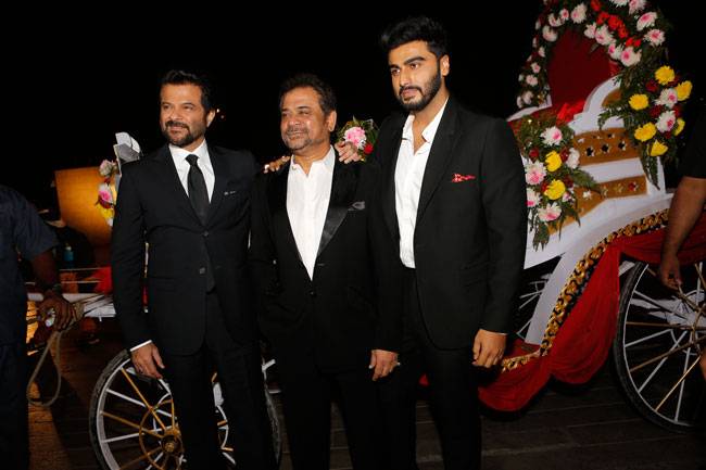 भांगड़े के साथ अनिल कपूर और अर्जुन कपूर ने की 'मुबारकां' की शुरुआत