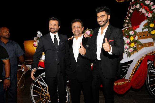 भांगड़े के साथ अनिल कपूर और अर्जुन कपूर ने की 'मुबारकां' की शुरुआत