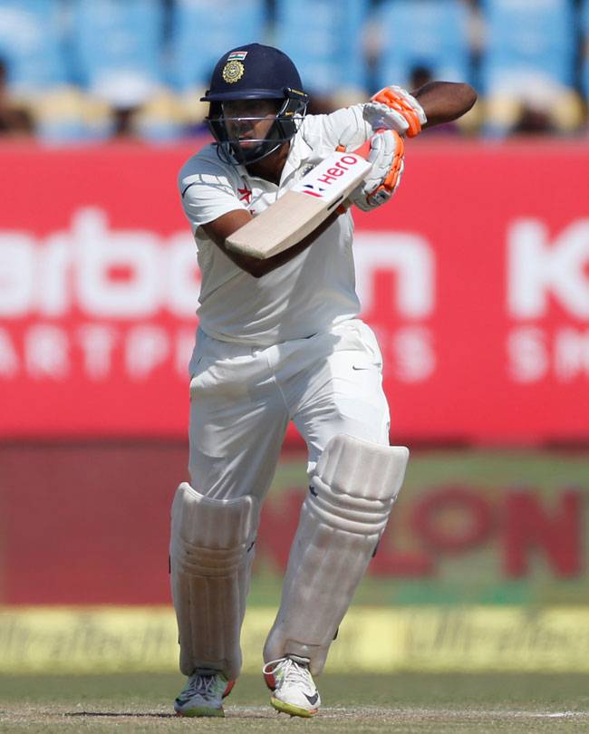 राजकोट टेस्ट का चौथा दिन, इंग्लैंड ने बनाई 163 रन के बढ़त