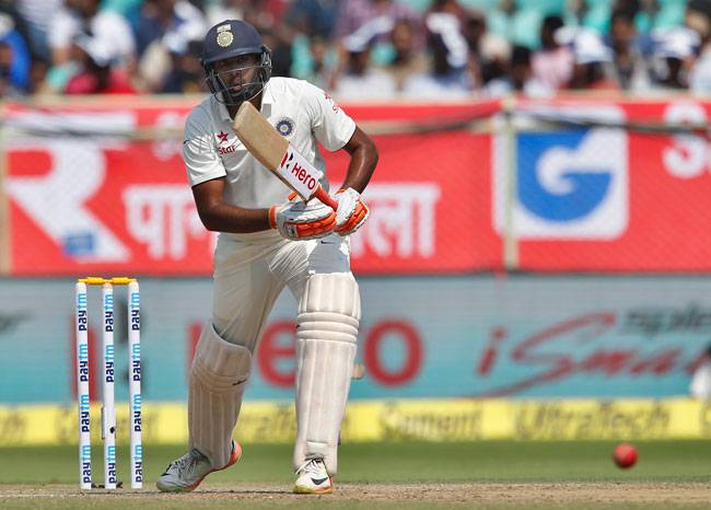 दूसरे टेस्ट मैच के दूसरे दिन इंग्लैंड की आधी टीम पवेलियन लौटी