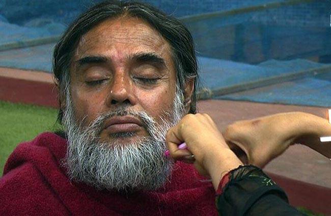 Bigg Boss 10: लोपा ने किया स्वामी ओम का मेकओवर